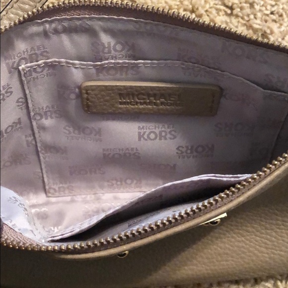 Michael Kors small purse - Picture 3 of 4